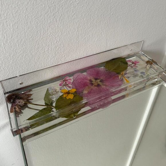 Acrylic floating shelf with real hand picked and pressed flower design - Picture 2 of 5